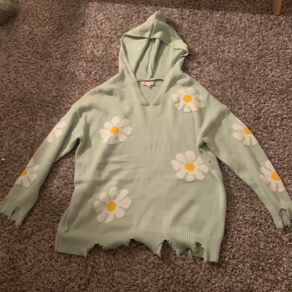 Hazel moon, size large, green with white flowers